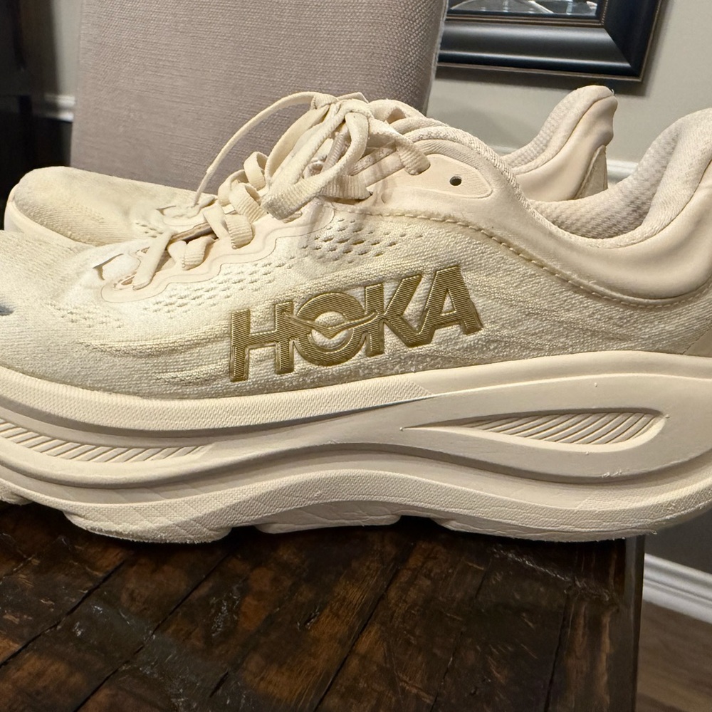 Hoka Women's Cream Bondi 9